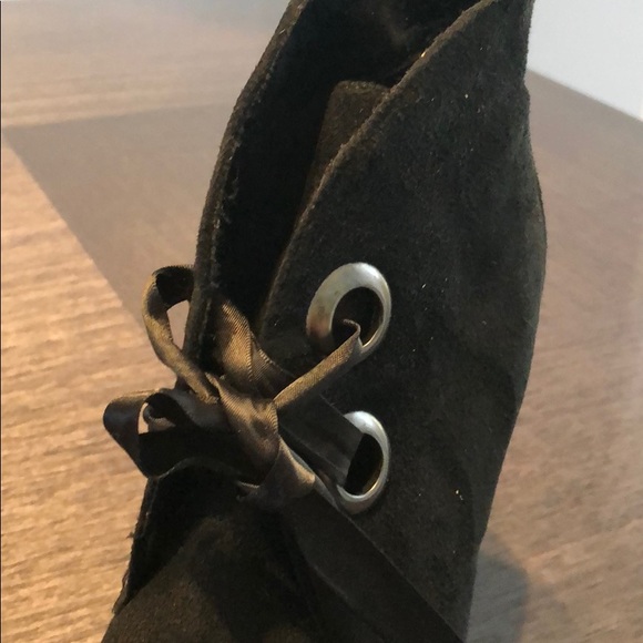 Shoes - Picture 2 of 4